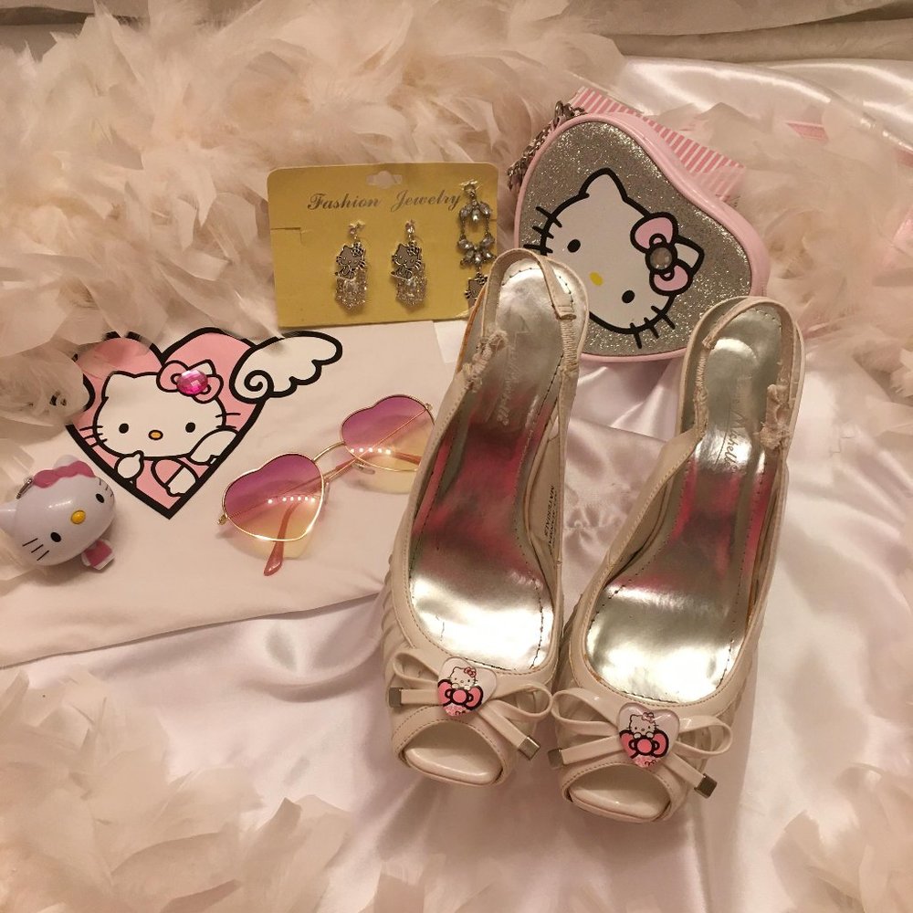 ADORABLE pin up style vintage y2k heels with hello kitty puff hearts!